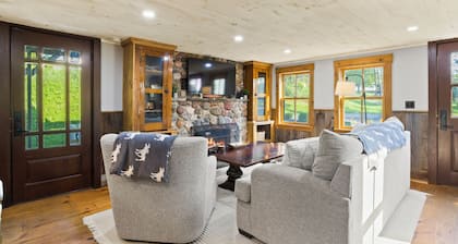 Beautiful Newly Renovated 1900s Farm House On 9 Acres