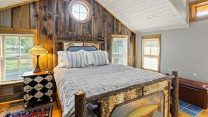2 bedrooms, iron/ironing board, Internet, bed sheets - Beautiful Newly Renovated 1900s Farm House On 9 Acres (Rushville)