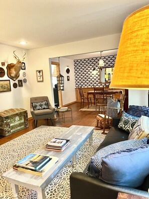 Living area - Beautiful Swiss / English Immigrant House 1750’s New Life in the Americas (Birmingham)