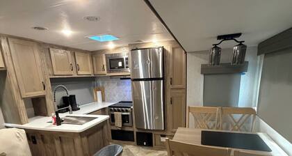 The Outpost at Salt Lick Cove /Waterfront RV Near Weiss Lake