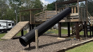 Children’s area - The Outpost at Salt Lick Cove /Waterfront RV Near Weiss Lake (Centre)
