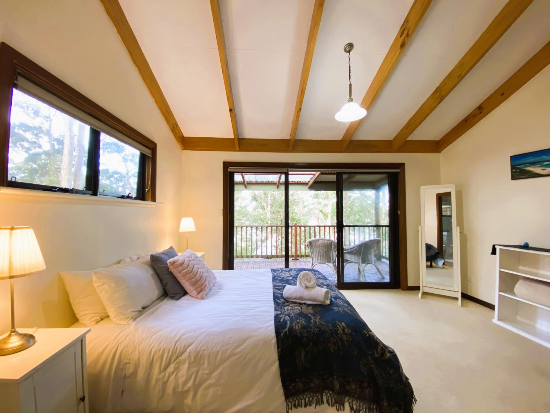 3 bedrooms, iron/ironing board, WiFi, bed sheets