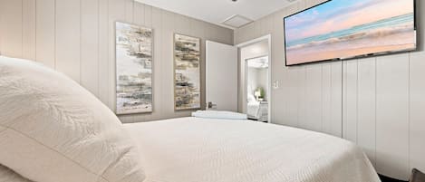 4 bedrooms, desk, iron/ironing board, travel crib