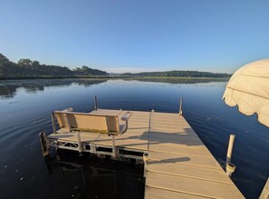 Property grounds - Charming 4-bedroom lake cabin with a dock + AC in Excelsior (Excelsior)
