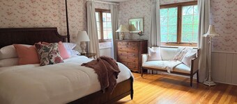 Charming 4-bedroom lake cabin with a dock + AC in Excelsior