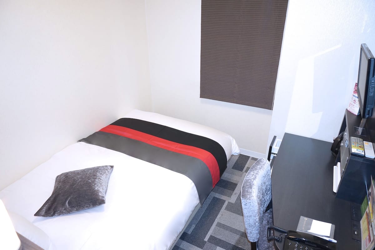 Basic Single Room | Free WiFi