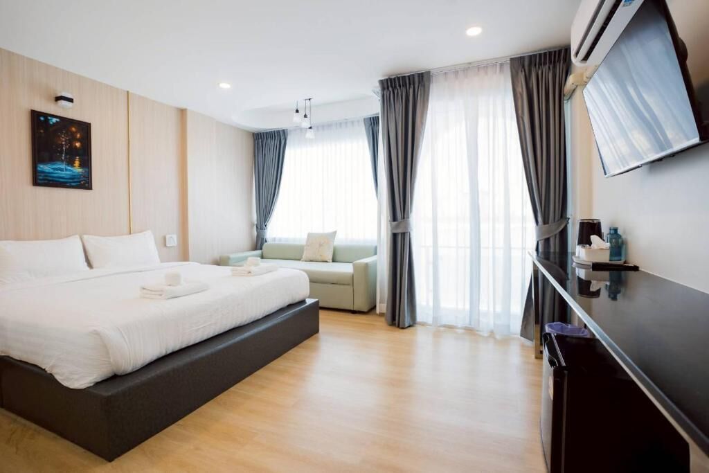 Deluxe-Doppelzimmer, 1 King-Bett, Balkon, Flussblick | Schreibtisch, laptopgeeigneter Arbeitsplatz, schallisolierte Zimmer