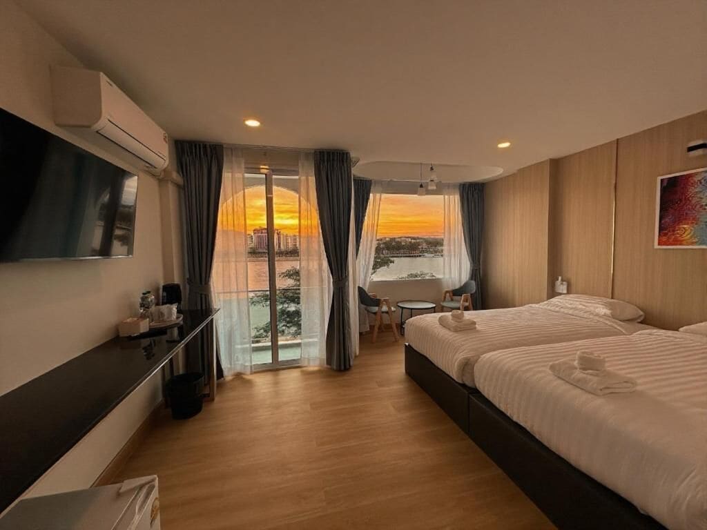 Deluxe Twin Room, 2 Twin Beds, Balcony, River View | Desk, laptop workspace, blackout drapes, soundproofing