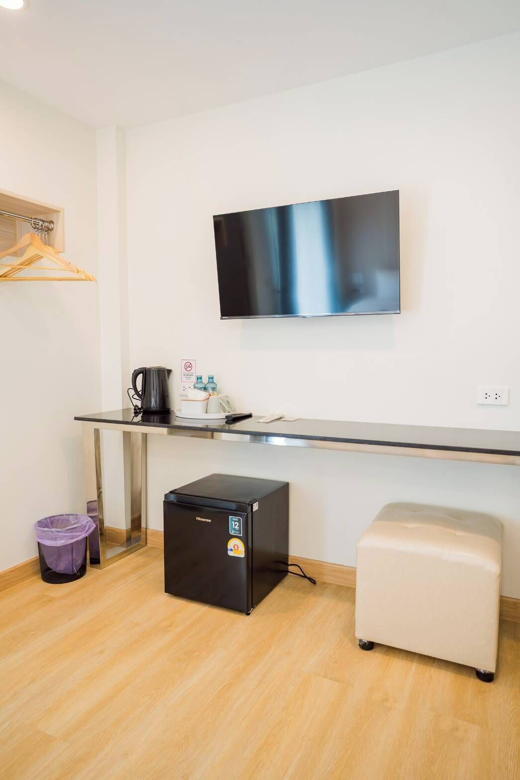 Superior Room, 1 King Bed, Balcony, Hill View | Desk, laptop workspace, blackout drapes, soundproofing