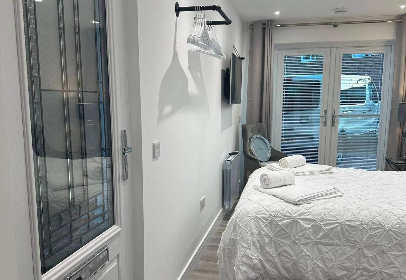 WiFi, bed sheets