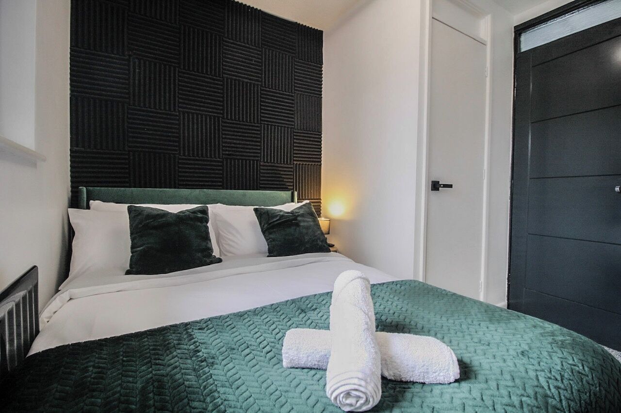 4 bedrooms, WiFi, bed sheets