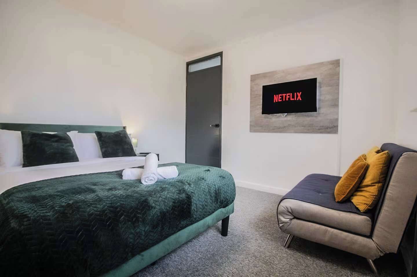4 bedrooms, WiFi, bed sheets