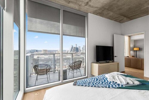 Lake View Penthouse | Luxury On Rainey *Sleeps 8*