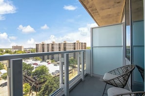 Property grounds - Deluxe Condo | Cool Vibes & Rooftop Pool! (Austin)