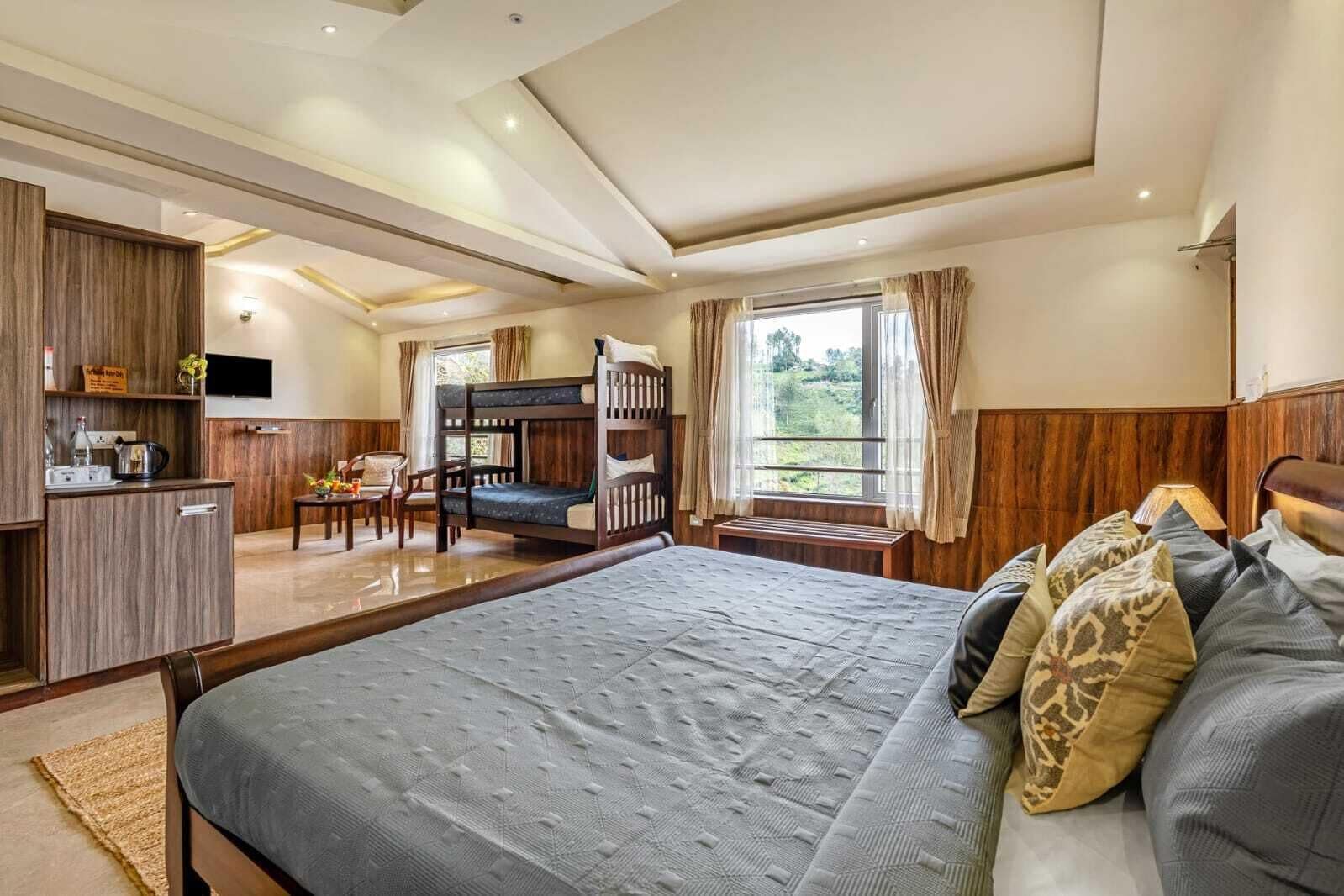 Quarto casal luxo | Escrivaninha, espaço de trabalho para notebook