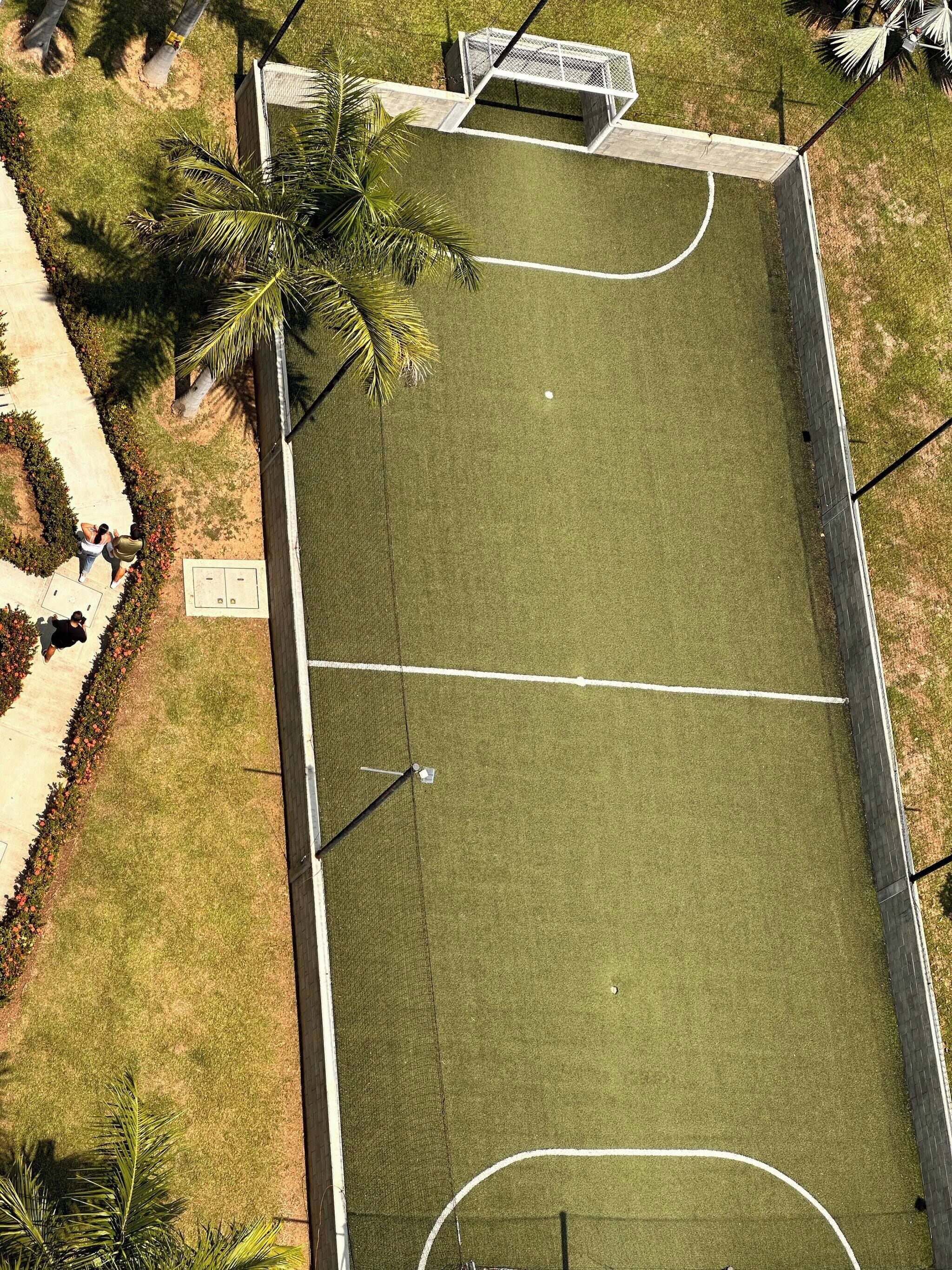 Apartamento, 2 quartos | Campo esportivo