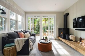 Apartment, 1 King Bed, Non Smoking, Patio | Living area - 2 Duke Place Balmain East (Balmain East)