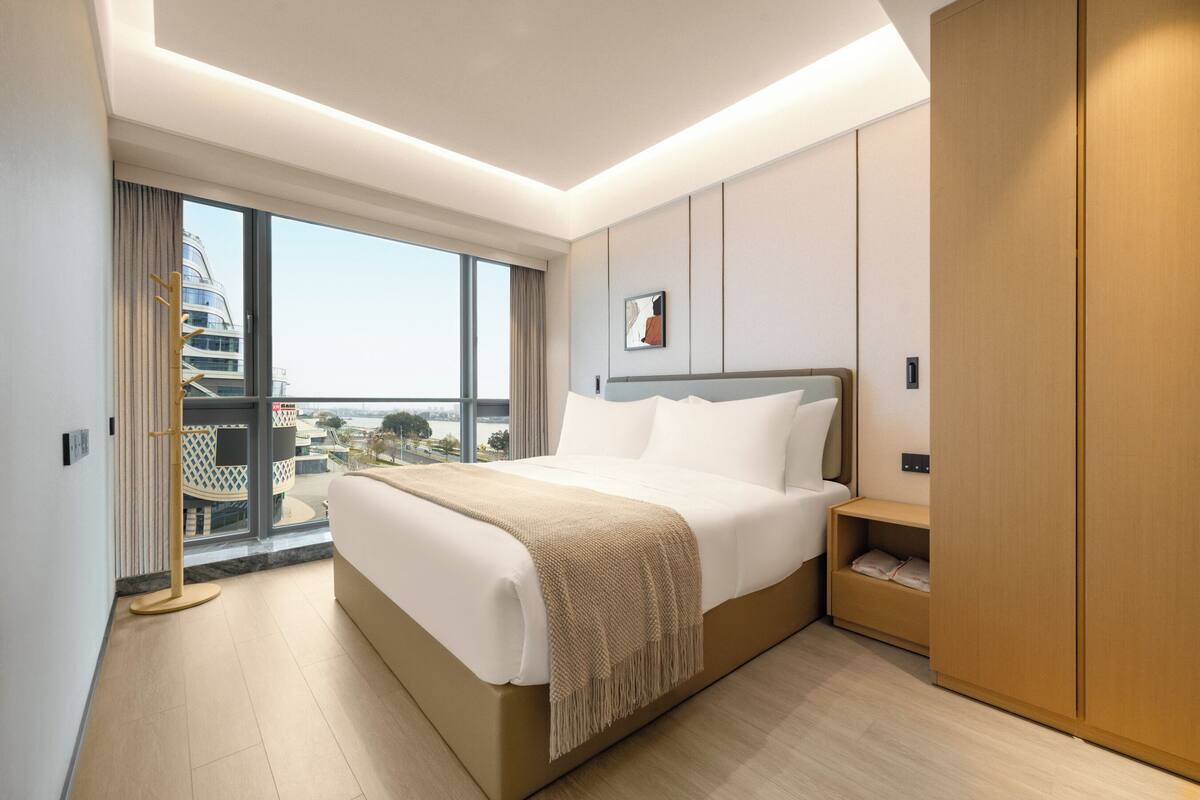 Superior Suite, 1 Bedroom, Non Smoking, Kitchenette | Blackout curtains, soundproofing, iron/ironing board, free WiFi