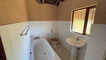 Maison, 6 chambres, accessible aux personnes à mobilité réduite, patio | Salle de bain