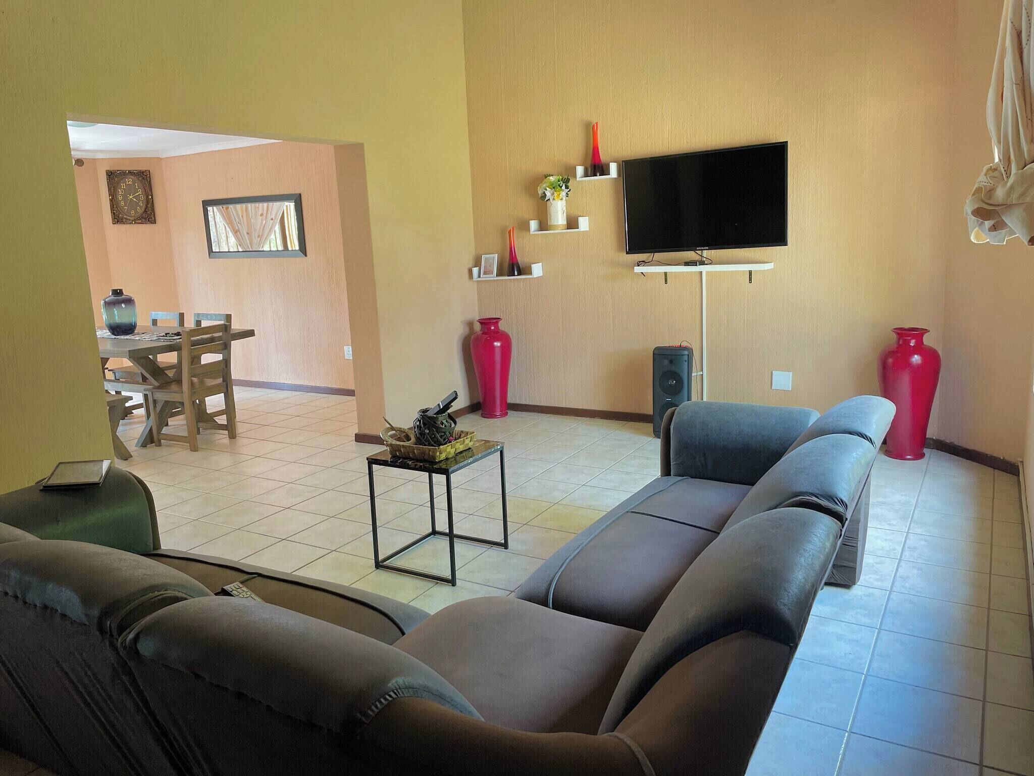 House, 6 Bedrooms, Accessible, Patio | Living room