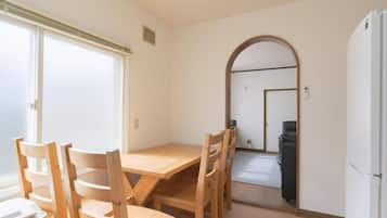 Basic House, 4 Bedrooms, City View | Dining