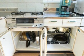 Casa bàsica, 4 dormitoris, vistes a la ciutat | Cuina privada
