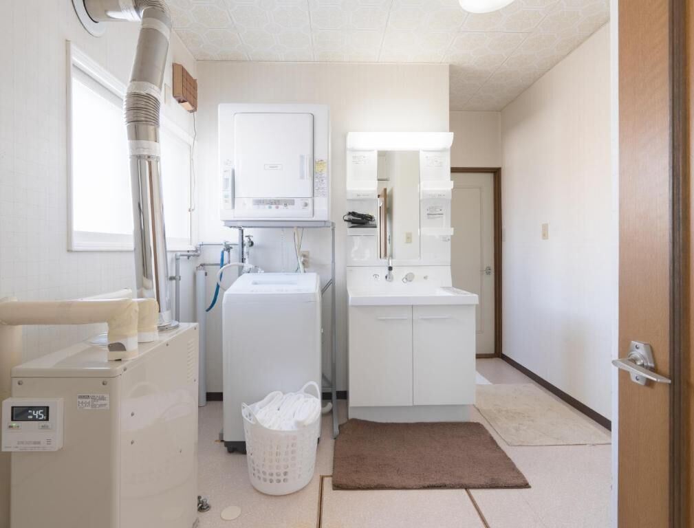 Basic House, 4 Bedrooms, City View | Bathroom