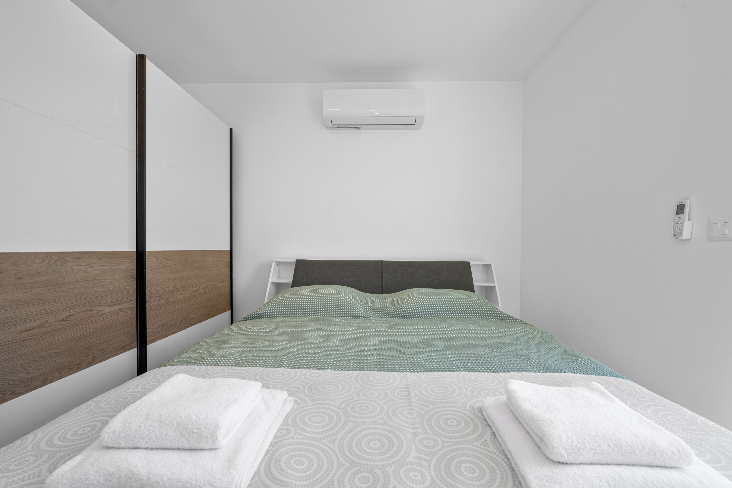 3 bedrooms, WiFi (free), bed sheets