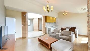 Deluxe Double Room | Free WiFi, individually decorated, individually furnished, bed sheets