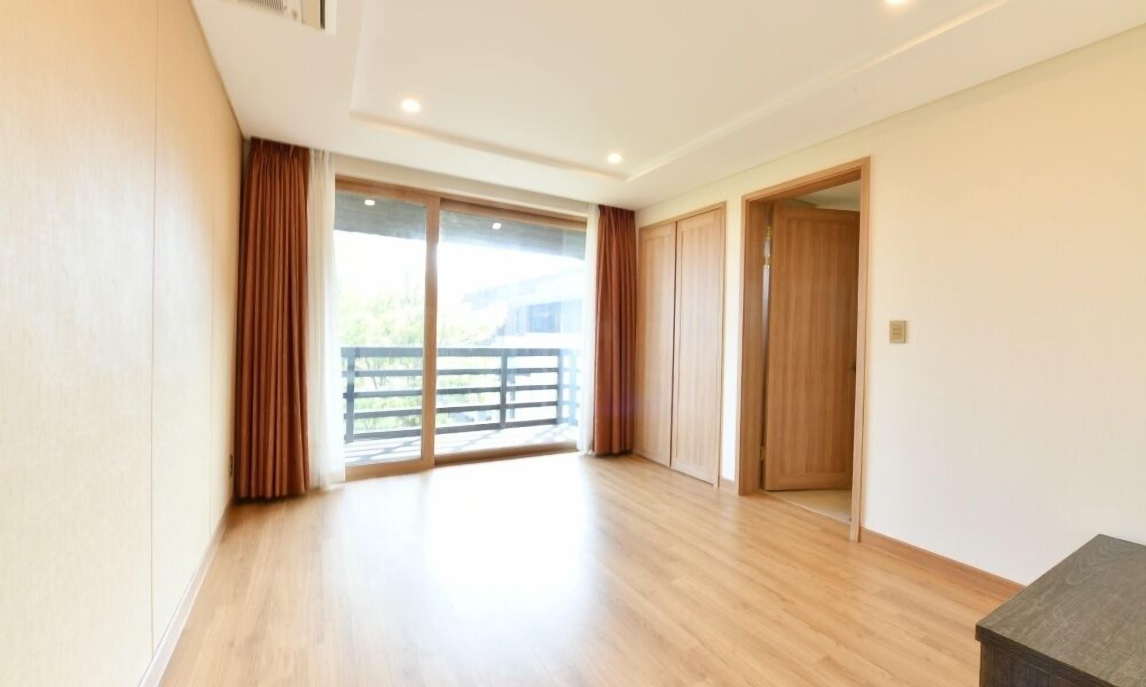 Family Room | Free WiFi, individually decorated, individually furnished, bed sheets