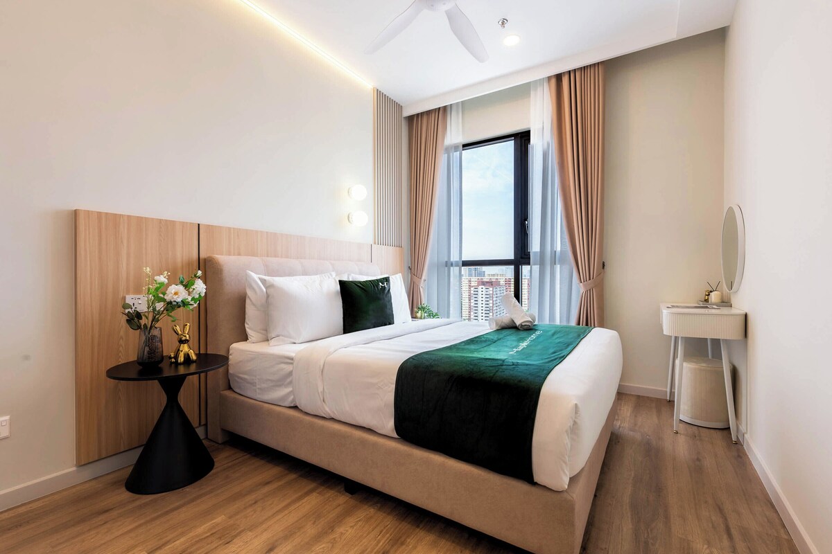 Deluxe Suite, 2 Bedrooms, Balcony | Blackout curtains, iron/ironing board, free WiFi