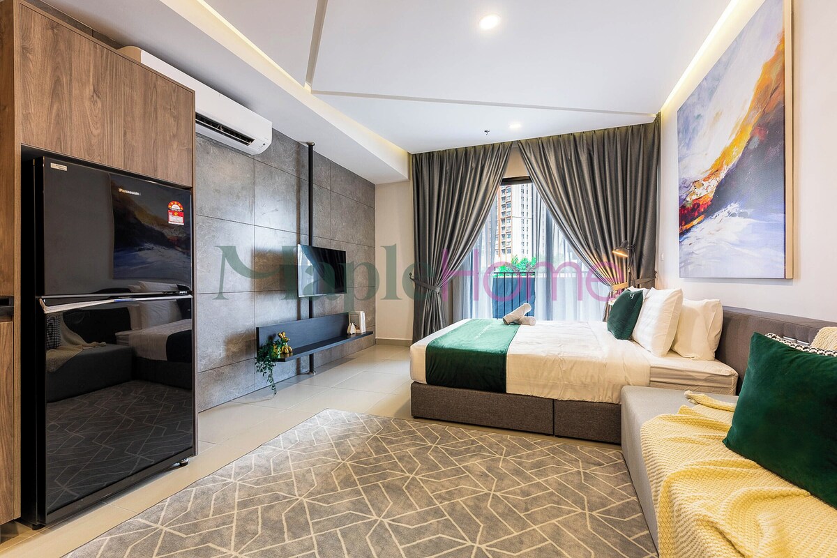 Premier Suite, 1 Queen Bed, Balcony | Blackout curtains, iron/ironing board, free WiFi