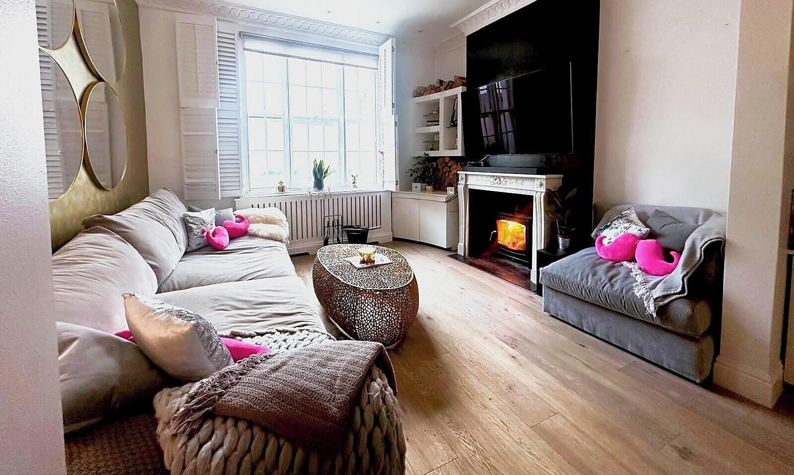TV, fireplace
