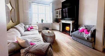 Designer 3BR Town House | Sleeps 7 |Rooftop Escape