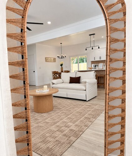Pet Friendly, Cozy Fall Stay in Augusta Perfect for Families.