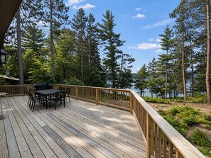 Outdoor dining - Northwoods Lakefront Retreat! Swim, Fish, Relax (Rhinelander)