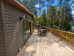 Outdoor dining - Northwoods Lakefront Retreat! Swim, Fish, Relax (Rhinelander)