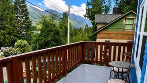 Outdoor dining - Blue Heron Cottage (Tahsis)