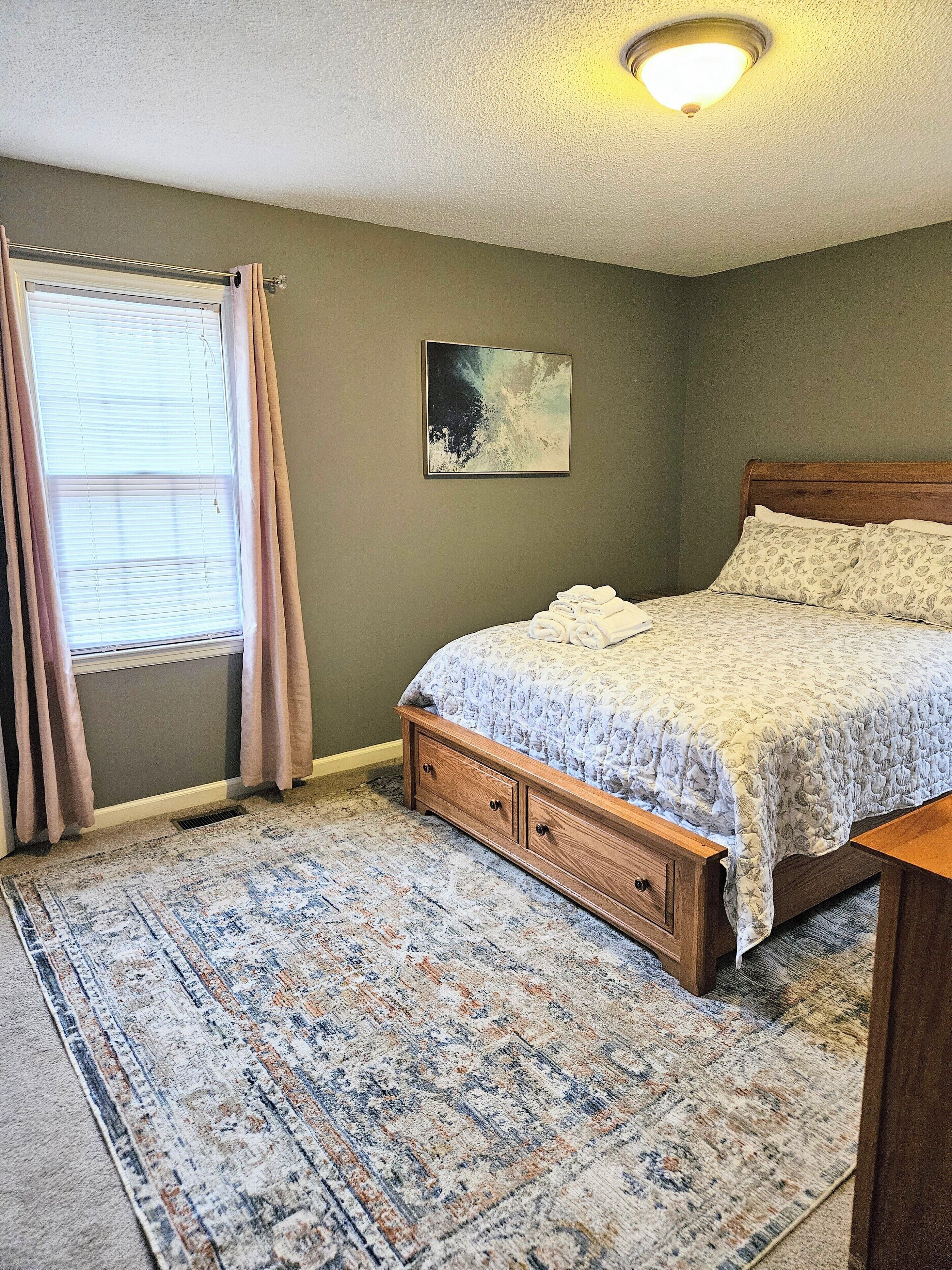 3 bedrooms, iron/ironing board, WiFi, bed sheets
