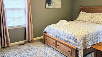 3 bedrooms, iron/ironing board, WiFi, bed sheets