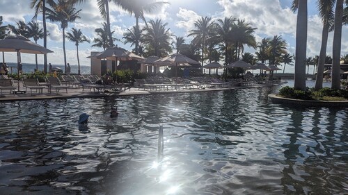 Your family's oceanfront paradise for Winter Break & New Year!