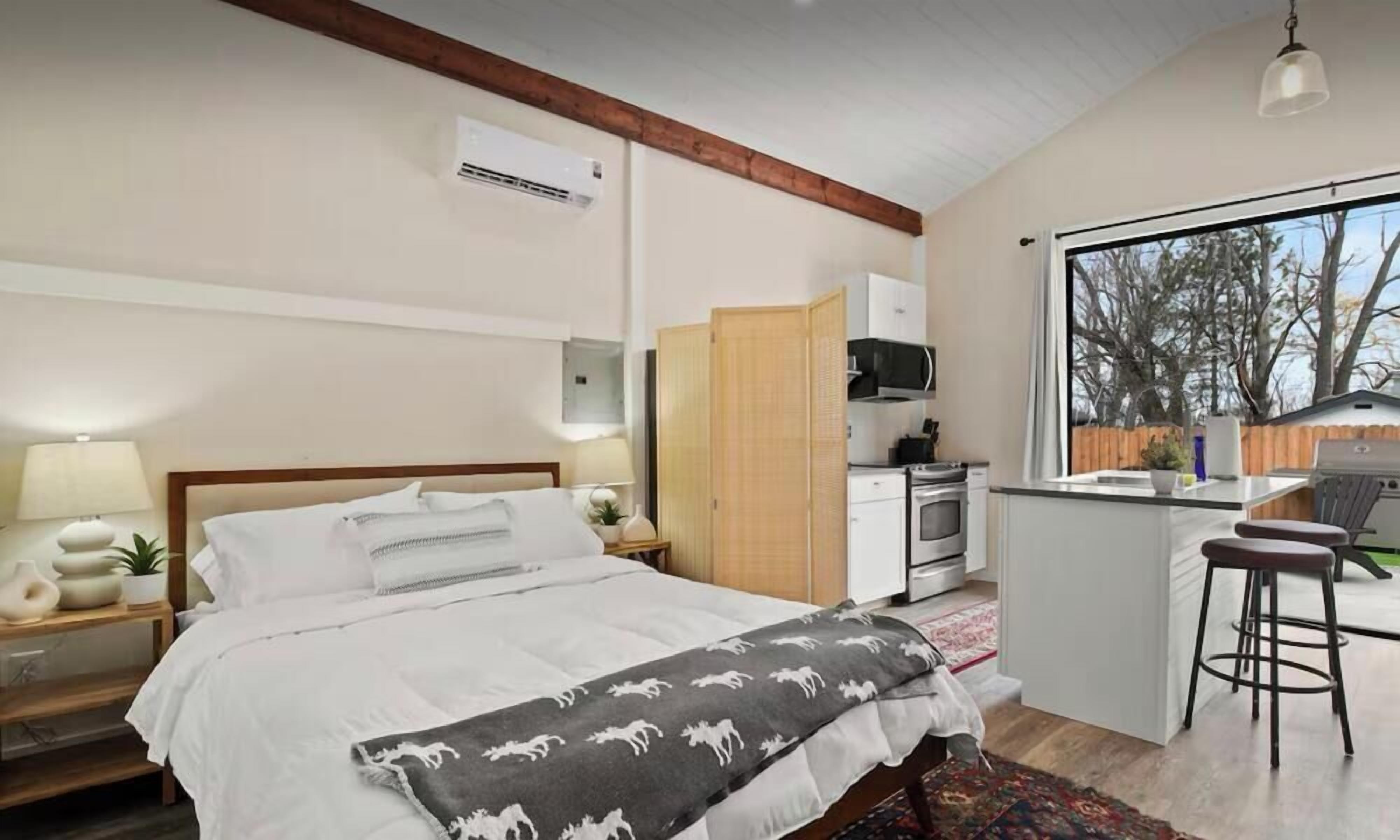 Iron/ironing board, WiFi, bed sheets