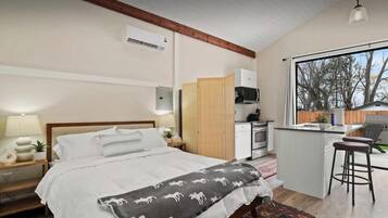 Iron/ironing board, WiFi, bed sheets