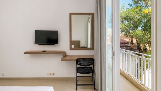 Unclassified image, 1 of 34, button - Townhouse Oak The Vinhill Studio (Denpasar)