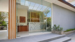 Unclassified image, 3 of 34, button - Townhouse Oak The Vinhill Studio (Denpasar)