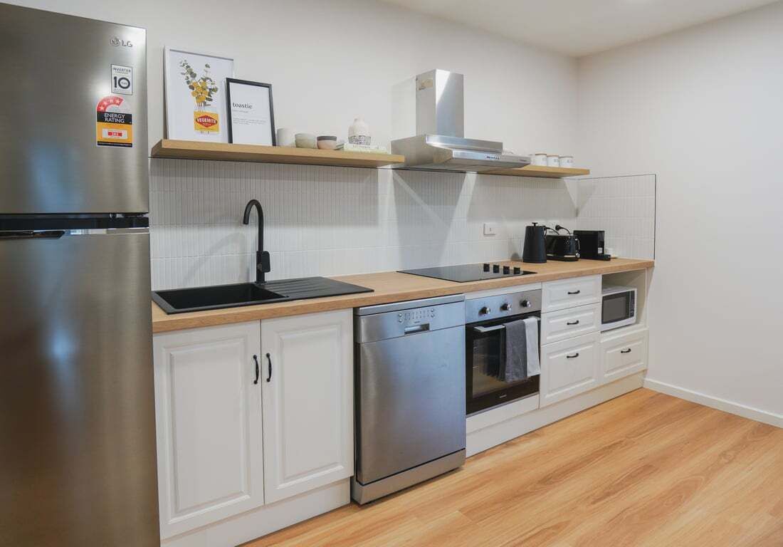 Coffee/tea maker, fridge, microwave, oven