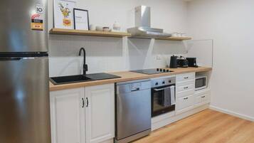 Coffee/tea maker, fridge, microwave, oven