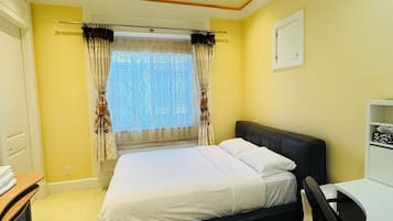 Doppia Comfort, 1 letto queen | Biancheria da letto ipoallergenica, una scrivania, Wi-Fi gratuito