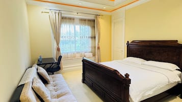 Deluxe Double Room, 1 King Bed, Courtyard View | Desk, WiFi (free)