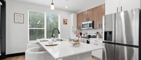 Coffee/tea maker, fridge, microwave, oven